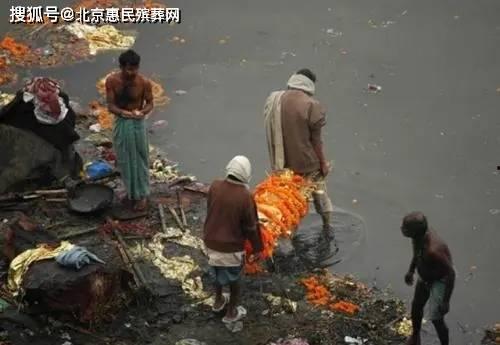 娱乐吃瓜酱英国水葬